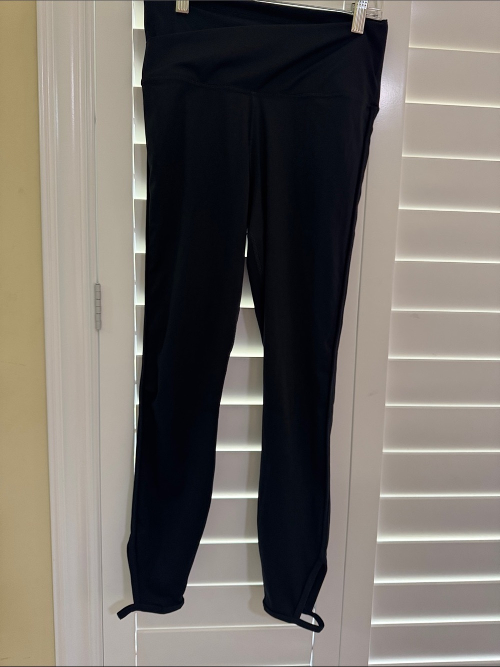 Nike Dri-FIT Black Stirrup Leggings Women’s M High Rise V Waist